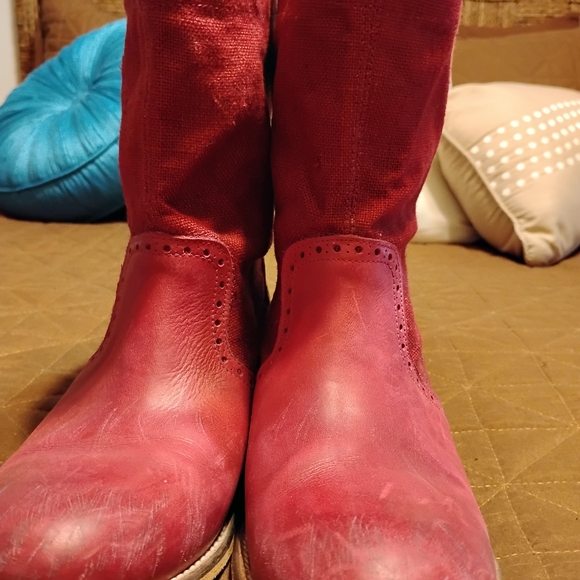 Elegant Red Ankle Boots for Women - Picture 1 of 8
